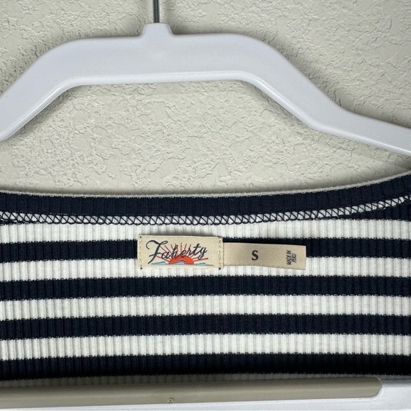 Faherty Women’s Dark Blue White Stripe Freestyle Knit Tee Size Small - Picture 3 of 5